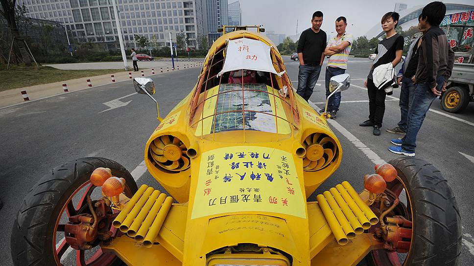 47-летний Чжу Руньян представил самодельный гоночный автомобиль, способный развить скорость до 60 км/ч