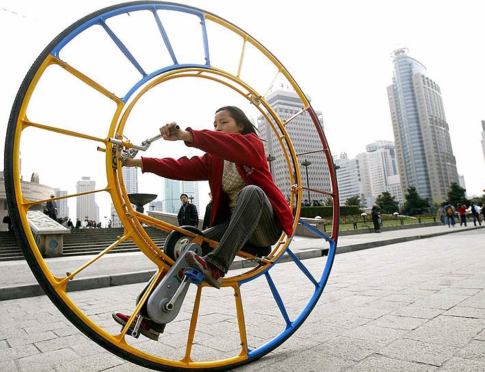 Одноколесный велосипед, изобретенный несколько лет назад Ли Йонг Ли, который назвал его «велосипедом №1 в мире»