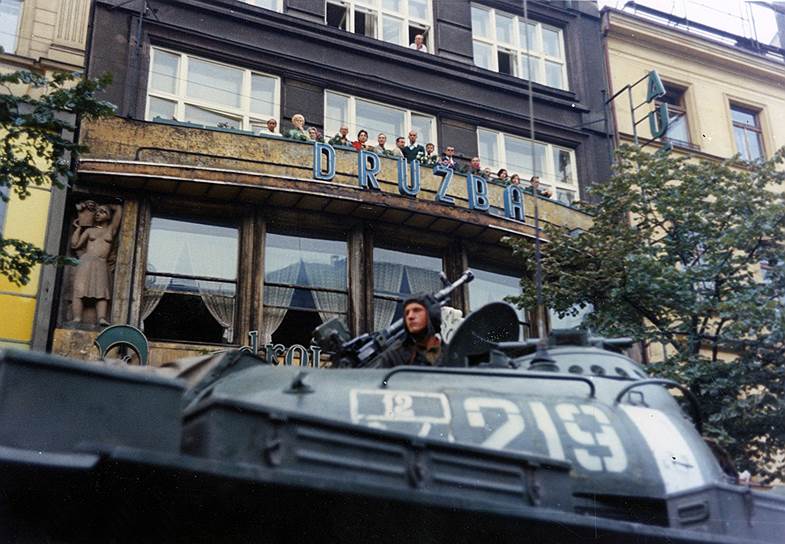 1990 год. С территории Чехословакии начался вывод советских войск
