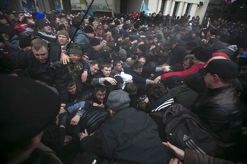 Давка во время столкновений крымских татар и русских в Симферополе