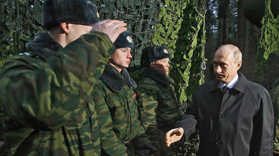 26 февраля. Владимир Путин объявил внезапную проверку боеготовности армии на границе с Украиной