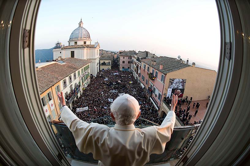 2013 год. Отречение от престола папы римского Бенедикта XVI