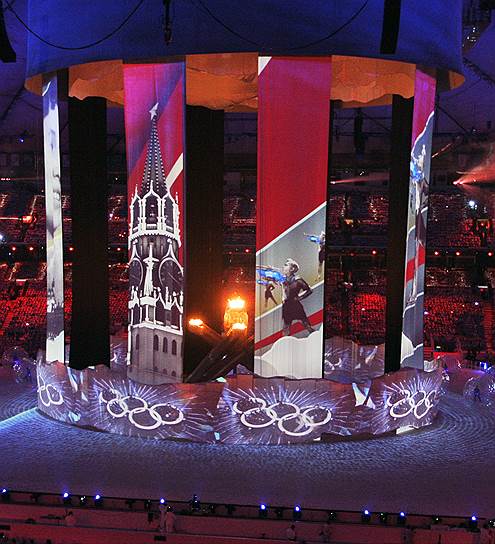 2010 год. На стадионе Би-Си Плэйс в Ванкувере (Канада) прошла церемония закрытия Зимних Олимпийских игр, во время которой Олимпийский флаг был передан Сочи
