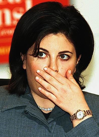 1999 год. Моника Левински принесла публичные извинения перед американцами за свою роль, которую она играла в деле импичмента президенту США Биллу Клинтону