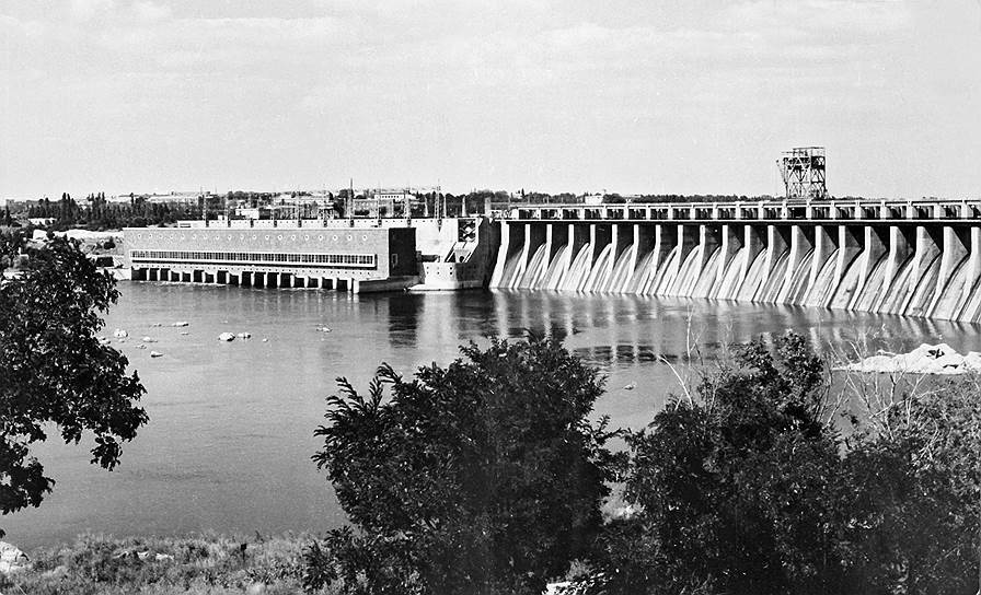 1947 год. Заработал первый агрегат восстановленной Днепровской ГЭС