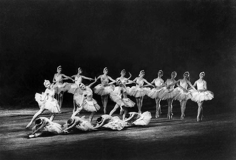 1877 год. В Большом театре прошла премьера балета Петра Чайковского «Лебединое озеро»