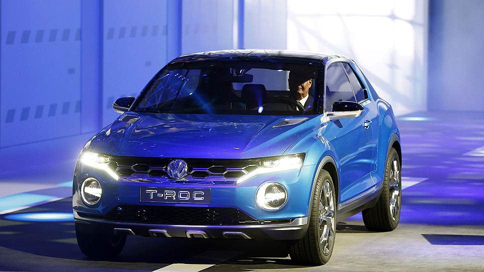 Volkswagen выставила в Женеве концептуальный кроссовер T-Roc. Так будет выглядеть автомобиль, который в будущем займет нишу между Toureg и Tiguan. Его отличительные признаки — необычная решетка радиатора и легкий кузов (кроссовер весит чуть более 1400 кг)