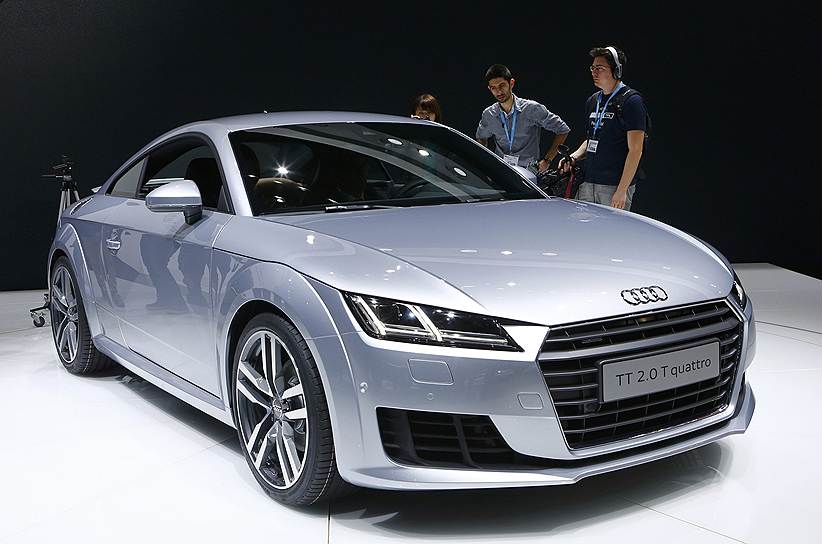 Компания Audi представила купе TT нового поколения. Машина стала легче на 50 кг (с двухлитровым турбомотором), короче на 18 мм, уже на 10 мм и мощнее на 19 л.с.