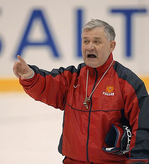 Владимир Юрзинов тренировал сборную России на Олимпийских Играх в Нагано. В итоге команда завоевала серебро 