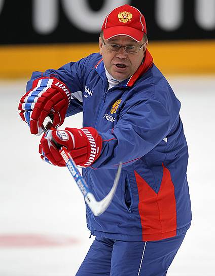 Игорь Захаркин тренировал российскую сборную в течение пяти лет (11 августа 2006 — 26 мая 2011) 