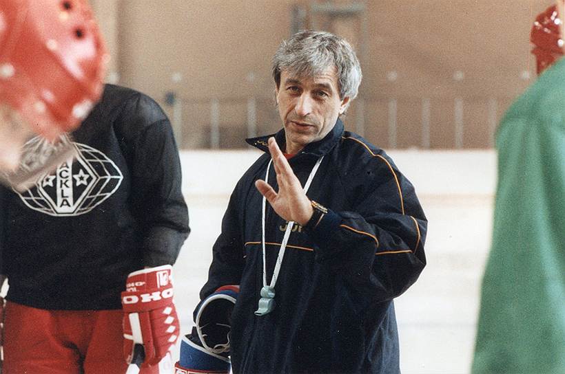 Игорь Дмитриев стал тренером сборной в 1997 году. С ним команда заняла 4-е место на чемпионате мира