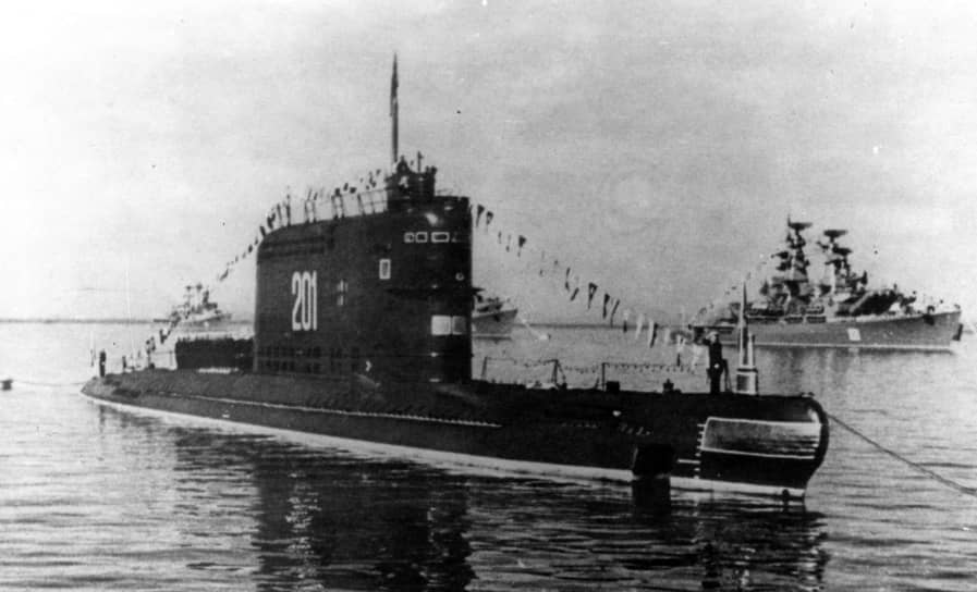 1968 год. В Тихом океане во время боевого патрулирования затонула советская дизельная подводная лодка К-129. По разным данным, погибли от 98 до 105 моряков