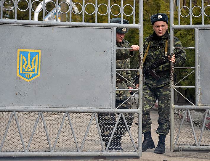 Украина потребовала от властей РФ подтвердить отсутствие российских войск в Крыму