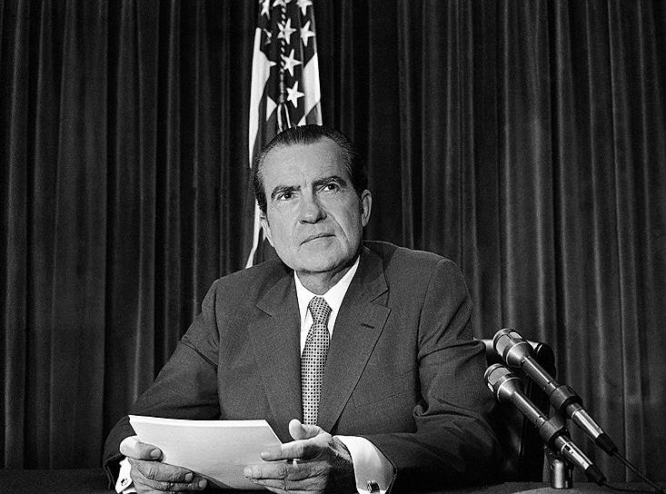 В ноябре 1968 года на президентских выборах в США победил Ричард Никсон, выступавший под лозунгом завершения войны «почетным миром». В связи с продолжающимся ростом антивоенных настроений в обществе президент принял решение о выводе американских войск с территории Вьетнама