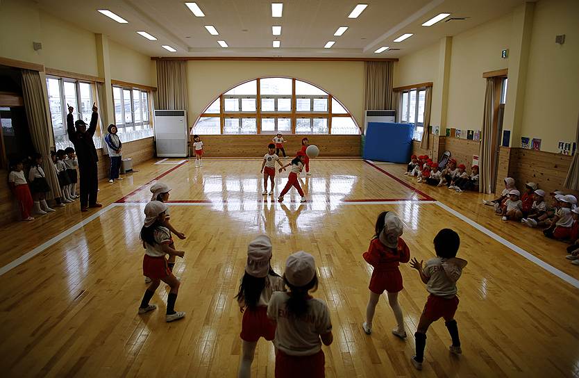 Исследование, проведенное среди детей, живущих в префектуре Фукусима, показало, что они весят больше, чем другие дети их возраста. Их физическое развитие хуже, чем у сверстников. «Дети Фукусимы» лишены активного отдыха