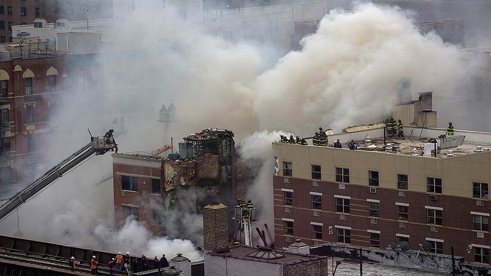 При взрыве в нью-йоркском районе Манхэттен погибли два человека, 17 — пострадали. Взрыв уничтожил два прилегающих друг к другу пятиэтажных здания. Предварительная версия случившегося — утечка газа