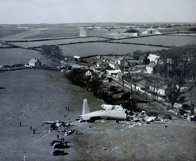 1950 год. В Лландоу (Уэльс) потерпел крушение самолет Avro 689 Tudor V компании Fairfly. При заходе на посадку самолет потерял управление и врезался в землю, погибли 80 человек из 83 находившихся на борту. На тот момент это была крупнейшая авиакатастрофа в мире 