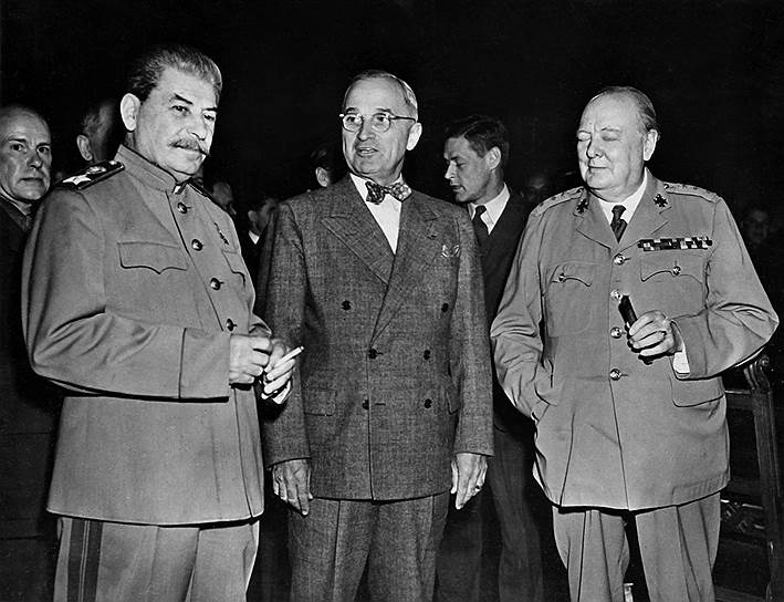 1947 год. Президент США Гарри Трумэн публично выдвинул внешнеполитическую программу сдерживания СССР (так называемая доктрина Трумэна)