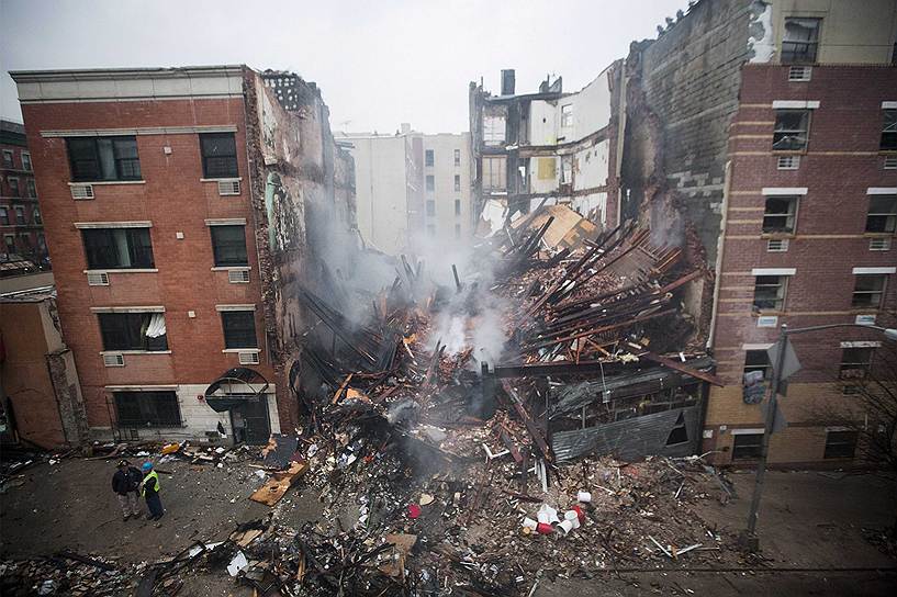Последствия взрыва газа в одном из домов в верхней части Манхэттена