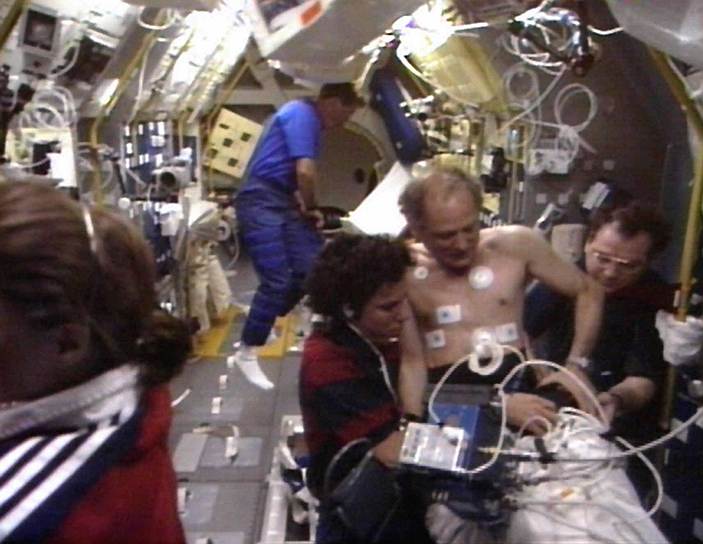 1995 год. Норман Тагард стал первым астронавтом США, совершившим полет в космос на космическом корабле «Союз» к орбитальной станции «Мир»