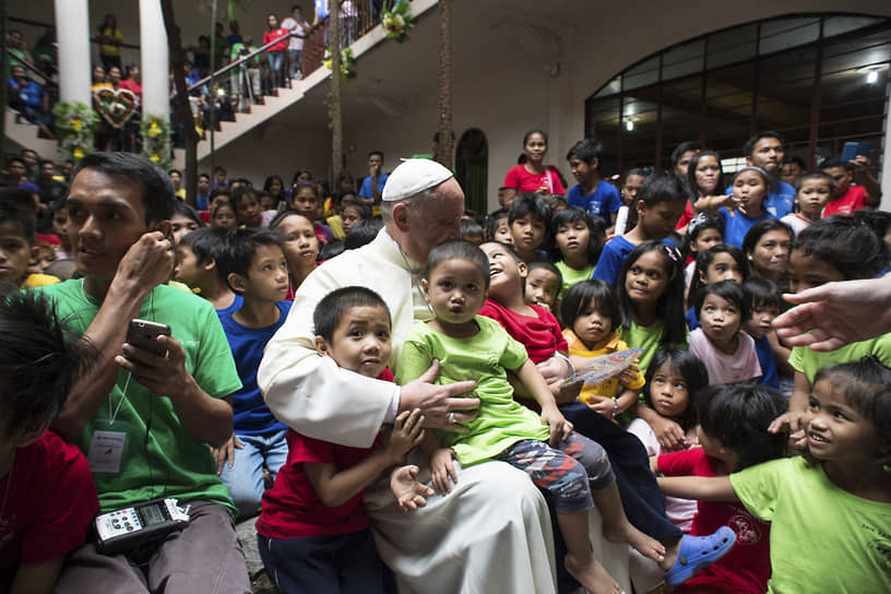 Январь 2015 года папа римский посвятил рабочей поездке по Азии, в ходе которой он посетил Шри-Ланку и Филиппины, где месса с участием Франциска I установила мировой рекорд посещаемости — 6 млн человек 