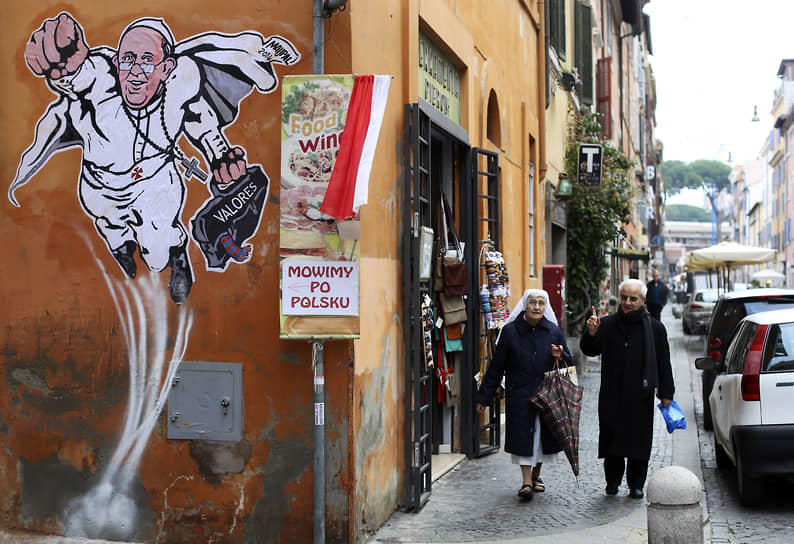 Папа римский Франциск в эфире канала CNN признался, что в молодости работал вышибалой в одном из ночных клубов Аргентины. Он также рассказал, что подрабатывал уборщиком и проводил эксперименты в химической лаборатории