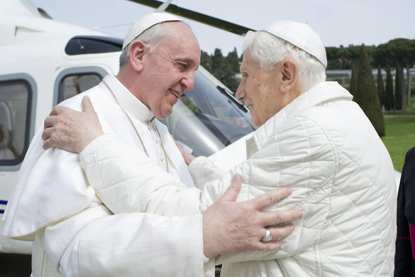 23 марта 2013 года состоялось уникальное в истории католичества событие: встреча двух понтификов — новоизбранного Франциска и почетного папы Бенедикта XVI