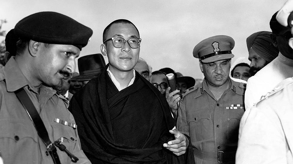 1959 год. В ночь на 17 марта далай-лама XIV и его сторонники бежали из Тибета в индийский город Дхарамсала, где было сформировано тибетское правительство в изгнании, существующее до сих пор