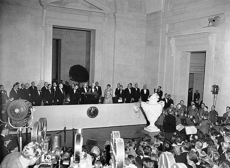 1941 год. Франклин Рузвельт открыл здание Национальной галереи искусства в Вашингтоне (США)