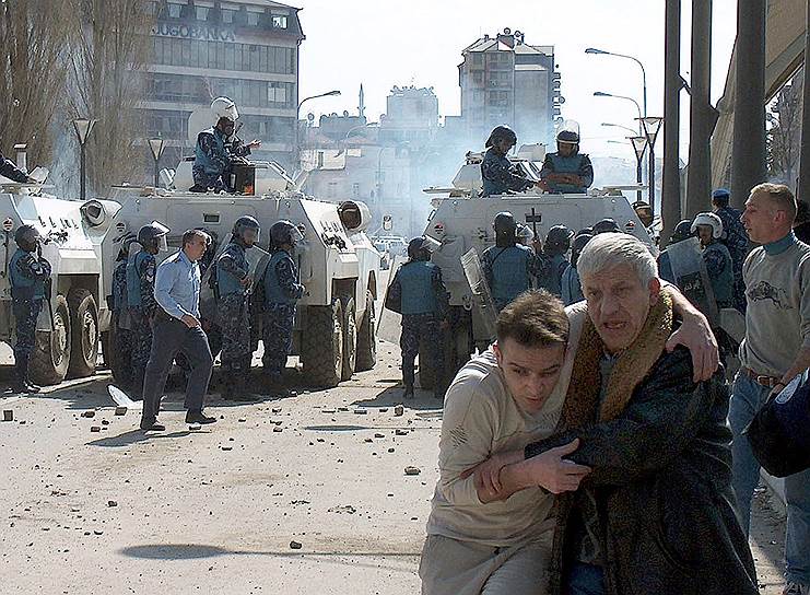 2004 год. Беспорядки в Косово: более 22 человек погибли и 200 получили ранения. 35 сербских православных святынь в Косово и две мечети в Белграде и Нише были уничтожены