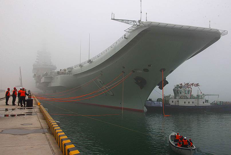 Авианосец «Ляонин» (бывший авианесущий крейсер «Варяг»). Состоит на вооружении у ВМФ КНР