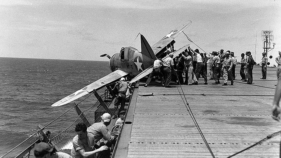 До нападения на Перл-Харбор эскортный авианосец USS Long Island (CVE-1) использовался преимущественно для тренировки пилотов. В 1942 году обеспечивал поддержку в битве за Мидуэй. В 1946 году был выведен из состава ВМФ США