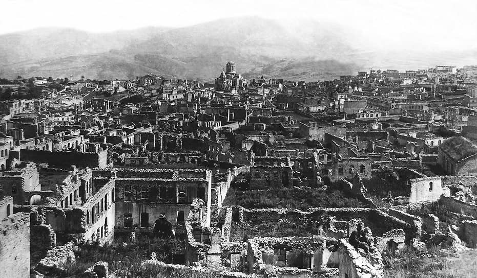 1920 год. В Нагорном Карабахе началась Шушинская резня — массовые убийства армян в городе Шуша. По разным оценкам, погибли  от 500 до 30 тыс. человек