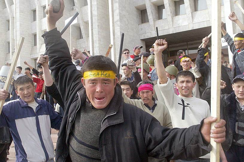 2005 год. В Бишкеке, столице Киргизии, после народных волнений был свергнут режим президента Аскара Акаева