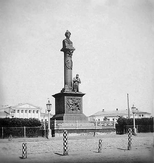 1851 год. В Костроме открыт памятник Ивану Сусанину