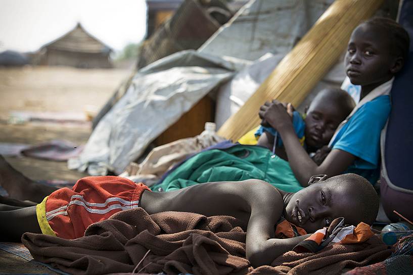Дети в лагере для южносуданских беженцев в Мингкамане