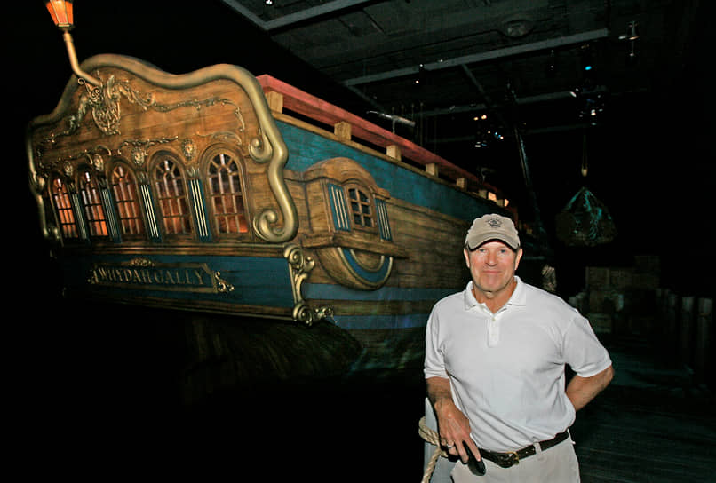 В 1984 году на побережье Флориды охотник за сокровищами Барри Клиффорд (на фото) обнаружил на месте крушения пиратской галеры «Уайда» клад, состоящий из 5 тонн различных драгоценностей. Общая цена найденного превысила $15 млн