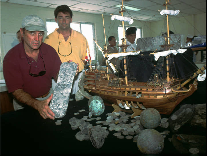 25 марта 1997 года охотники за сокровищами во главе с аргентинцем Херманом Моро объявили, что они обнаружили у берегов Эквадора затонувший в 1654 году испанский галеон La Capitana с грузом золота и серебра. Эксперты разошлись в оценке возможной стоимости обнаруженных сокровищ — от нескольких миллионов до нескольких миллиардов долларов