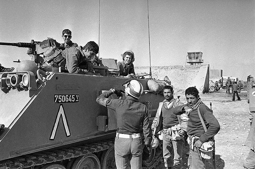 Несмотря на то, что договор не был поддержан большинством стран ЛАГ, в 1980 году после окончания первого этапа вывода израильских войск с Синайского полуострова, государства обменялись послами, а в марте открылось регулярное воздушное сообщение. Со временем начались также поставки египетской нефти в Израиль