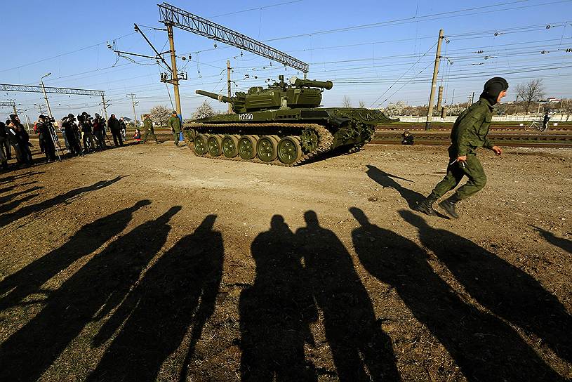 Российские танкисты прибыли в Гвардейское неподалеку от Симферополя