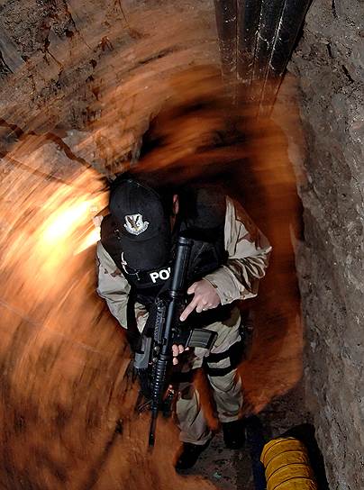 В 2006 году полицейские в США обнаружили очередной тоннель, ведущий из Мексики в Штаты. По версии полицейских, он использовался для контрабанды оружия
