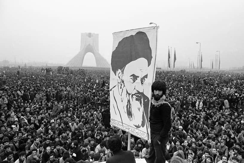 1979 год. Аятолла Хомейни провозгласил Иран исламской республикой по итогам проведенного в марте всенародного референдума