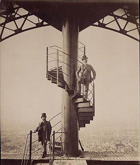 Гийом Аполлинер «Зона» (1912):  «Это башня-пастушка, вокруг которой блеет &quot;стадо мостов&quot;»
