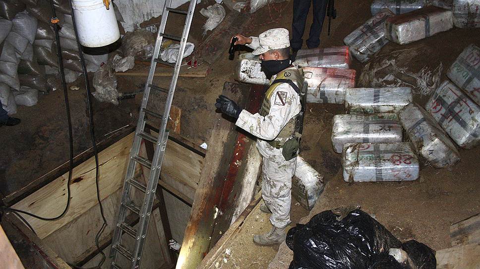 Чтобы бороться с контрабандой, полиция использует для обнаружения тоннелей, которых в Мексике более полутора сотен, новейшую технику. Приборы, оборудованые видеокамерами, могут добраться туда, куда пограничникам нельзя