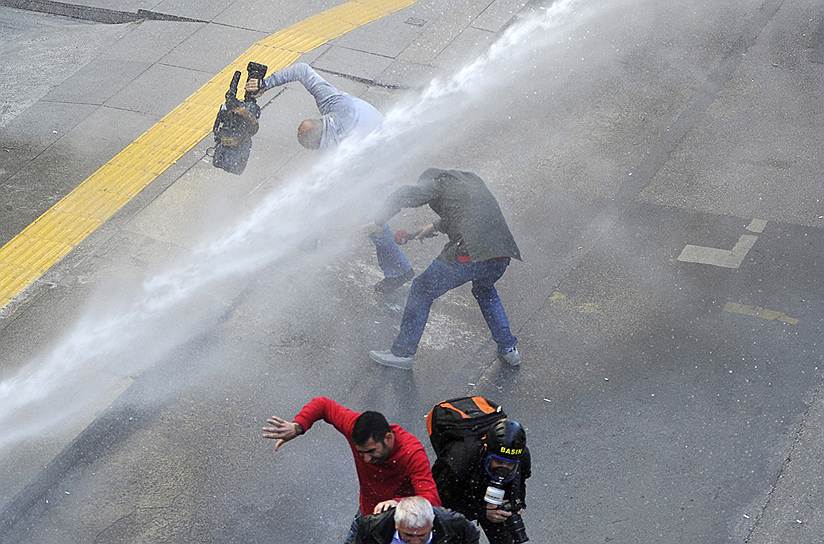 Работа журналистов во время массовых акций протеста в Анкаре