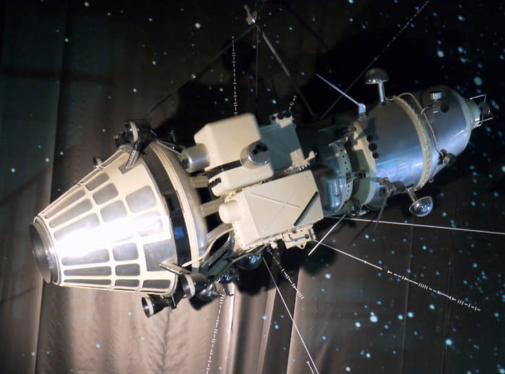 1966 год. Советский спутник «Луна-10» стал первым в мире космическим аппаратом, облетевшим Луну