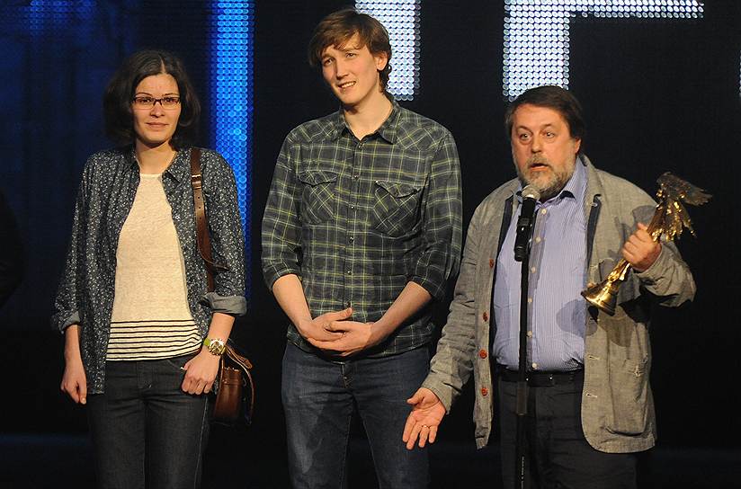 Режиссер Виталий Манский (справа), получивший приз в номинации &quot;Лучший неигровой фильм&quot; за фильм &quot;Труба&quot;