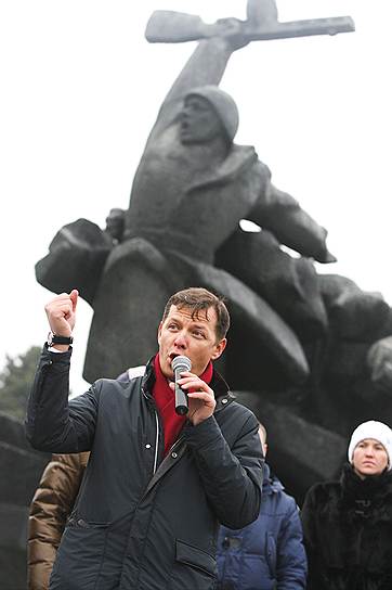 Олег Ляшко - 44 года, народный депутат Украины, член Радикальной Партии Олега Ляшко, от нее и выдвигается