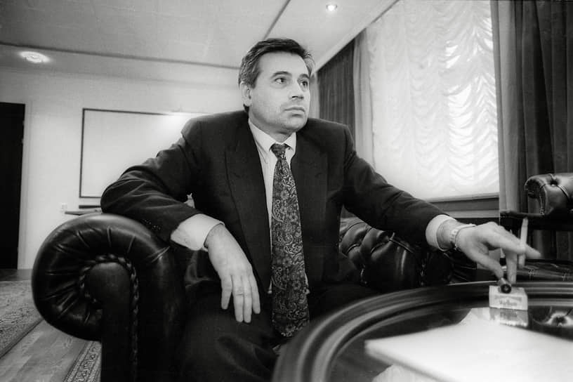 1993 год. Постановлением правительства РФ учреждена нефтяная компания «Лукойл». В тот же год ее президентом был избран Вагит Алекперов (на фото)
