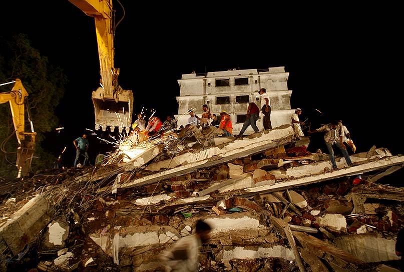 2013 год. 70 человек погибли при обрушении здания на западе Индии